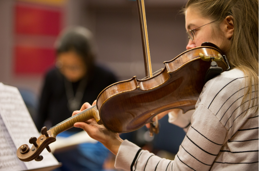 Students practice the violin during teaching sessions with  at the ANU School of Music (Lannon Harley/ANU).
