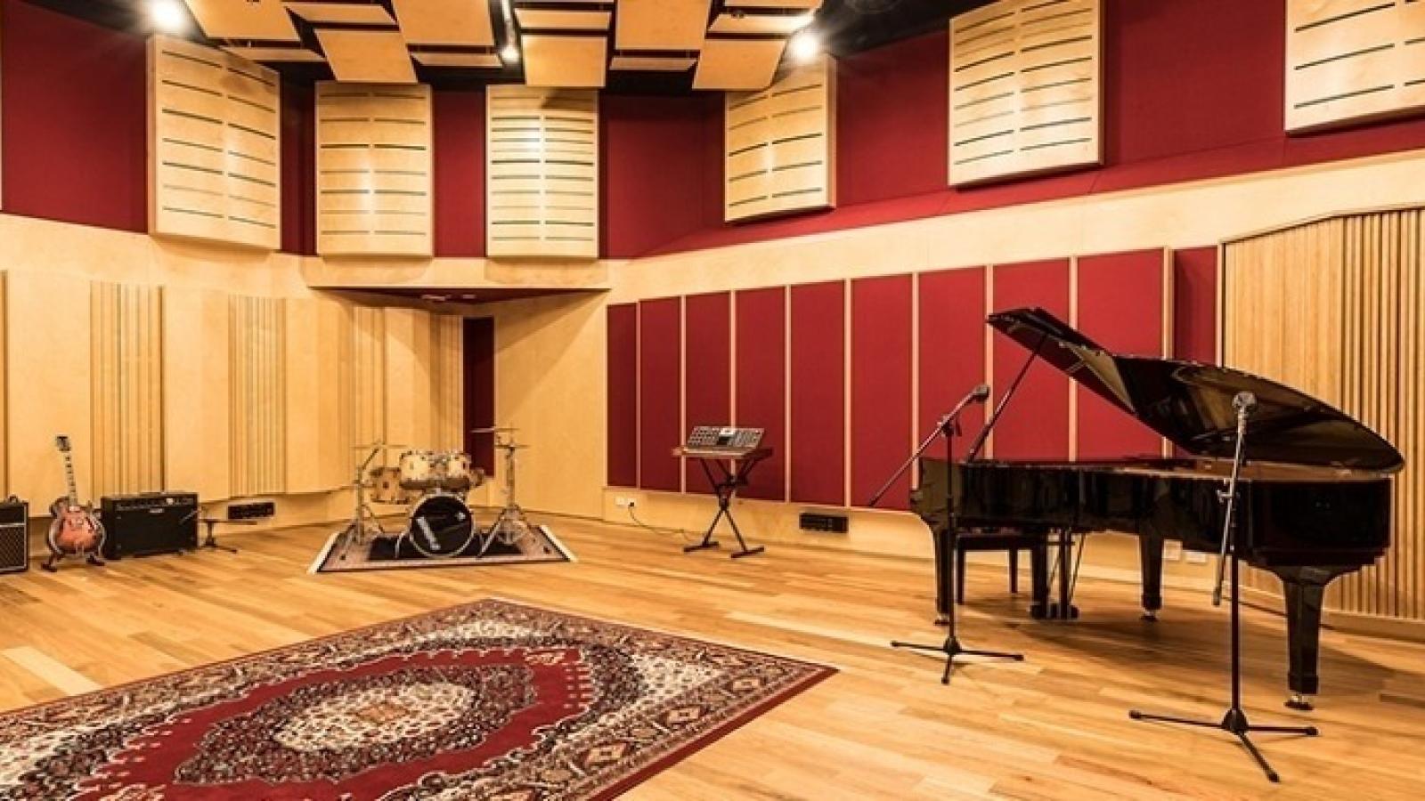 Photograph of the ANU School of Music recording studio